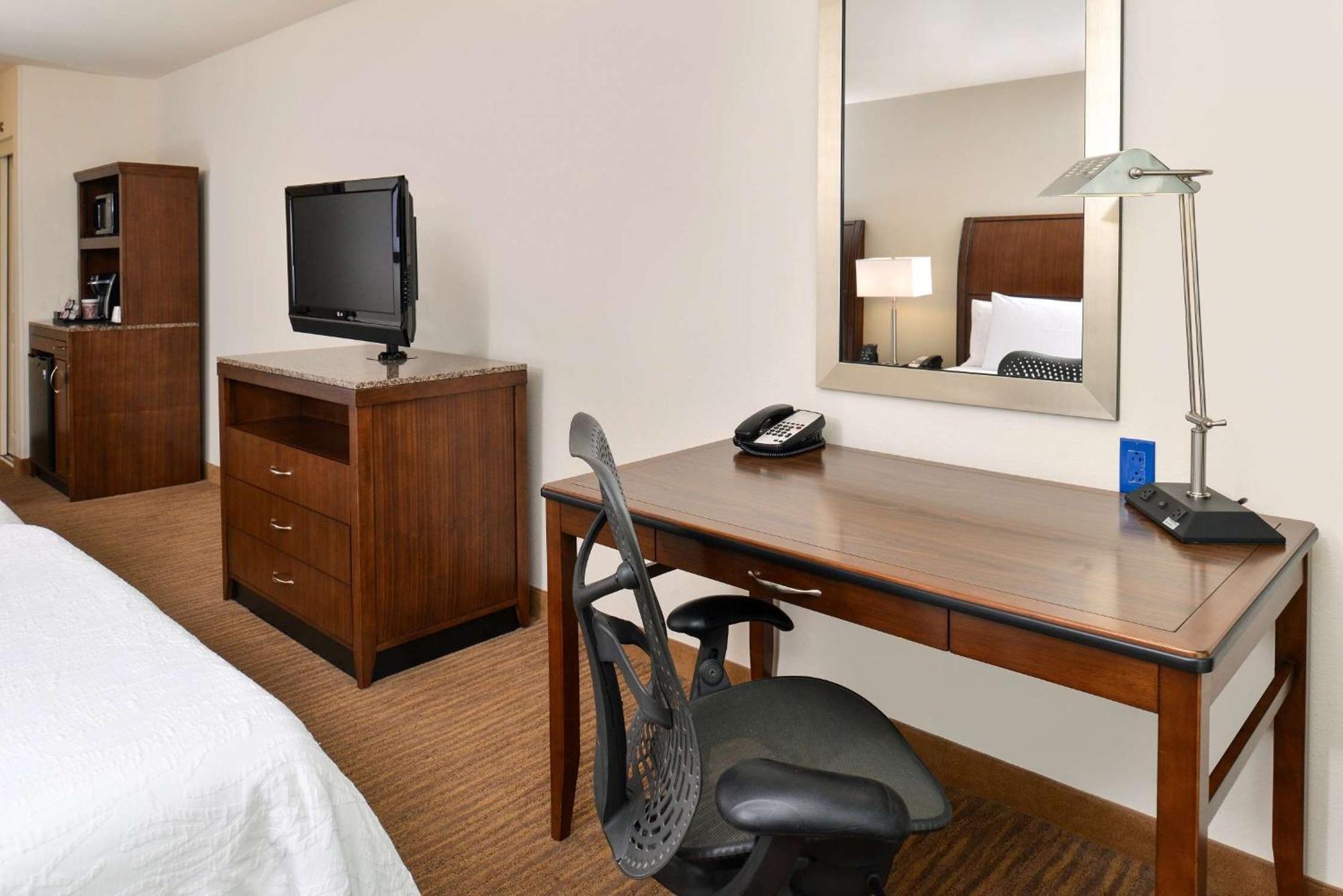 Hilton Garden Inn Addison Exterior foto
